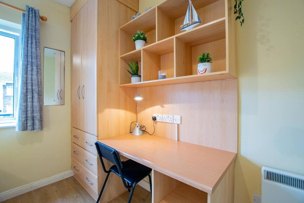 107 - Spacious Townhouse By Shortstays 戈尔韦 外观 照片